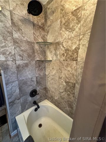 405 Kewanna Drive, Jeffersonville, IN 47130