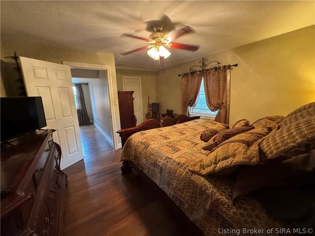 405 Kewanna Drive, Jeffersonville, IN 47130