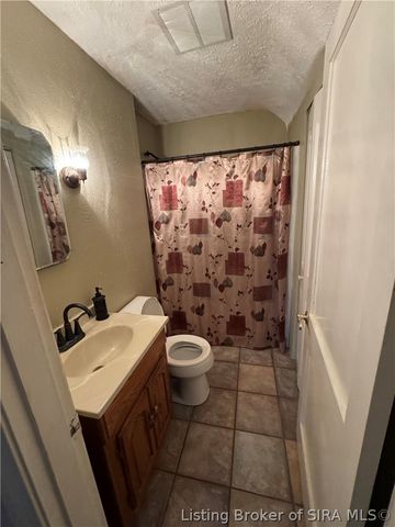 405 Kewanna Drive, Jeffersonville, IN 47130