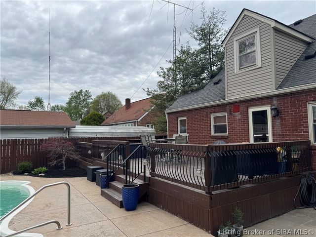 405 Kewanna Drive, Jeffersonville, IN 47130