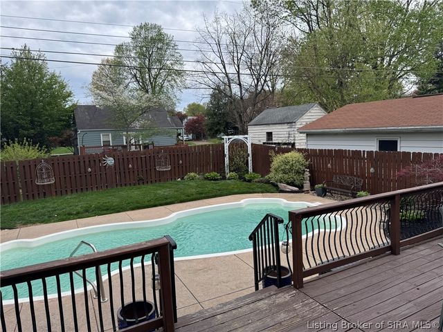 405 Kewanna Drive, Jeffersonville, IN 47130