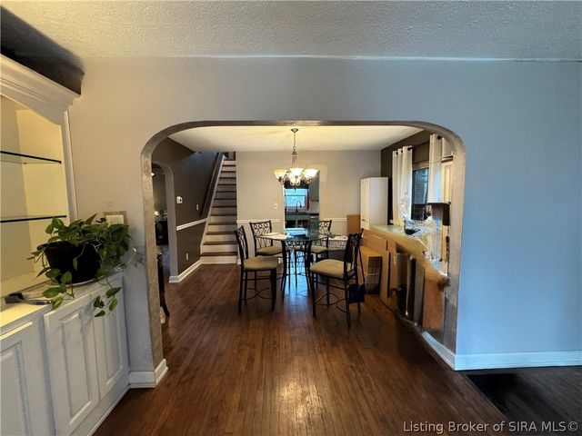 405 Kewanna Drive, Jeffersonville, IN 47130