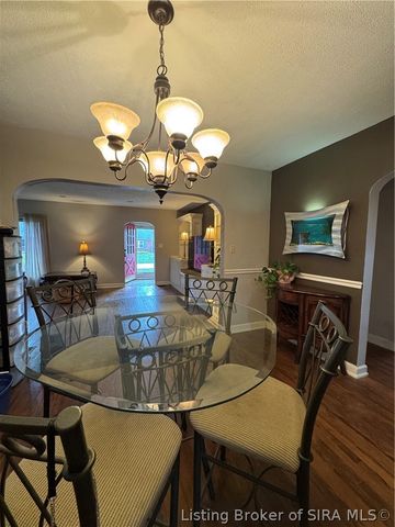 405 Kewanna Drive, Jeffersonville, IN 47130