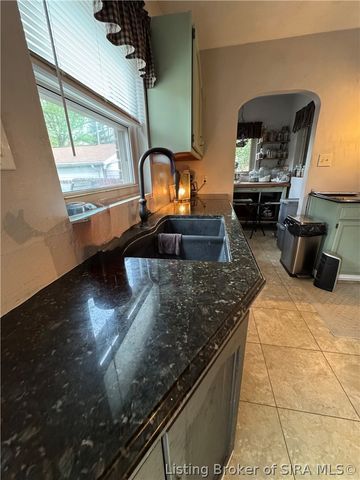 405 Kewanna Drive, Jeffersonville, IN 47130