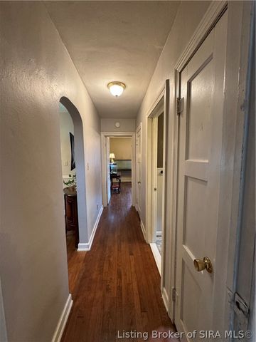 405 Kewanna Drive, Jeffersonville, IN 47130