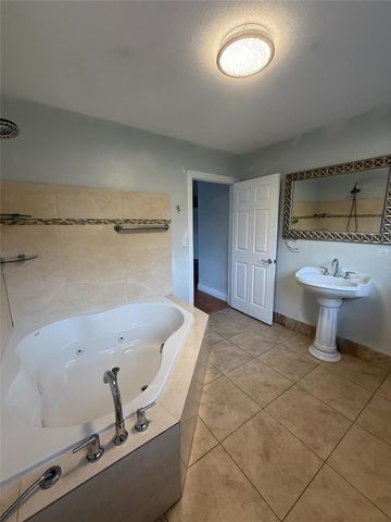 4021 SW 1st St 4021, Plantation, FL 33317