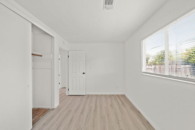3255 Laurelhurst Dr, Rancho Cordova, CA 95670