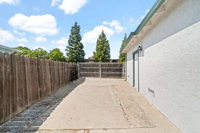 3255 Laurelhurst Dr, Rancho Cordova, CA 95670
