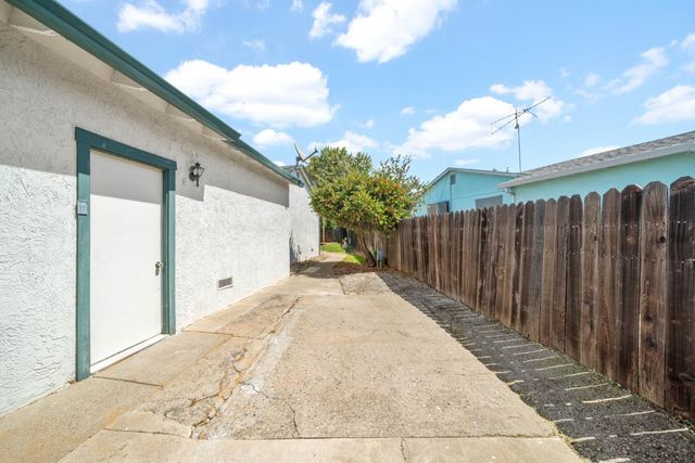 3255 Laurelhurst Dr, Rancho Cordova, CA 95670
