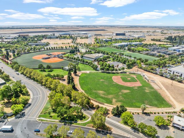 3255 Laurelhurst Dr, Rancho Cordova, CA 95670