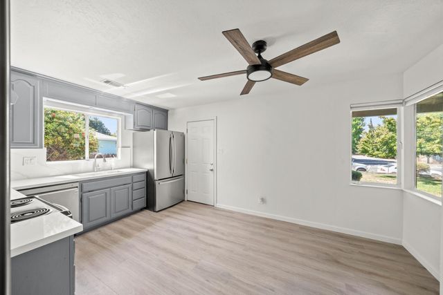 3255 Laurelhurst Dr, Rancho Cordova, CA 95670