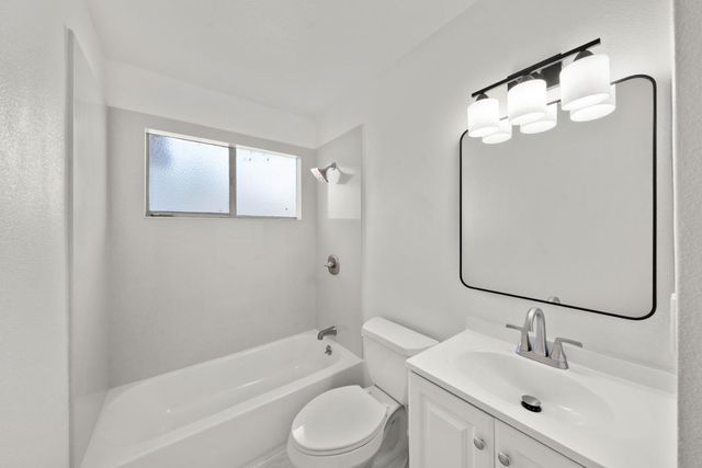 3255 Laurelhurst Dr, Rancho Cordova, CA 95670