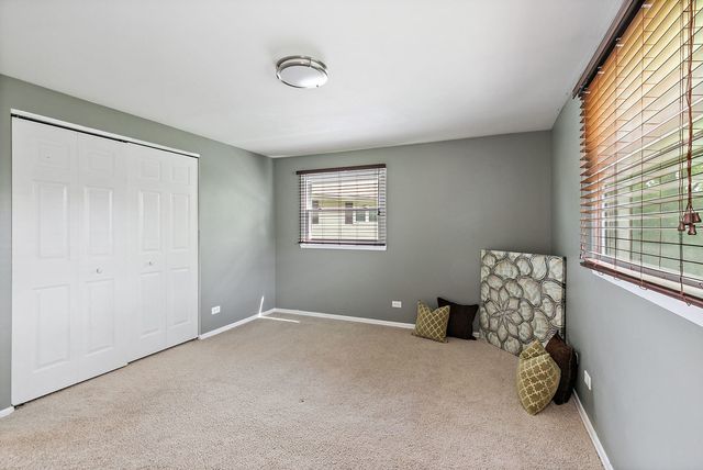 1097 Stratham Court, Schaumburg, IL 60193