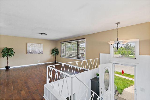 1097 Stratham Court, Schaumburg, IL 60193