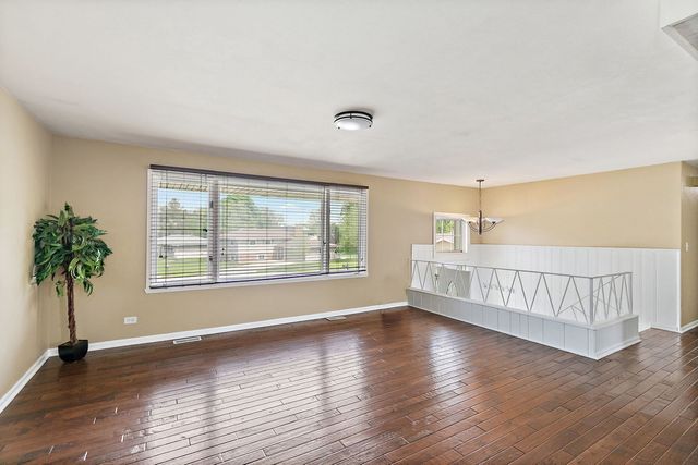 1097 Stratham Court, Schaumburg, IL 60193