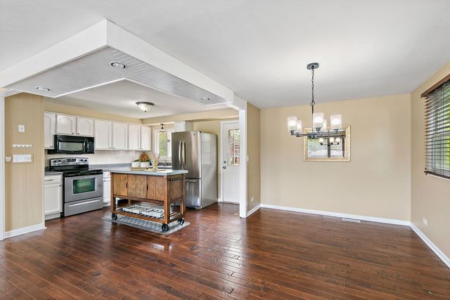 1097 Stratham Court, Schaumburg, IL 60193