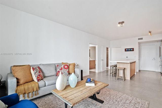 90 SW 3rd St 3810, Miami, FL 33130