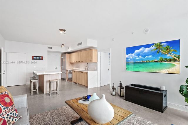 90 SW 3rd St 3810, Miami, FL 33130