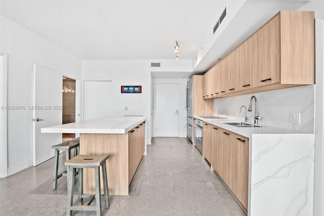 90 SW 3rd St 3810, Miami, FL 33130