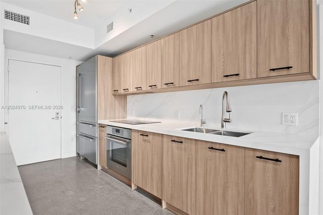 90 SW 3rd St 3810, Miami, FL 33130
