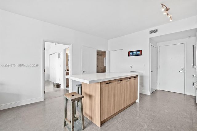 90 SW 3rd St 3810, Miami, FL 33130