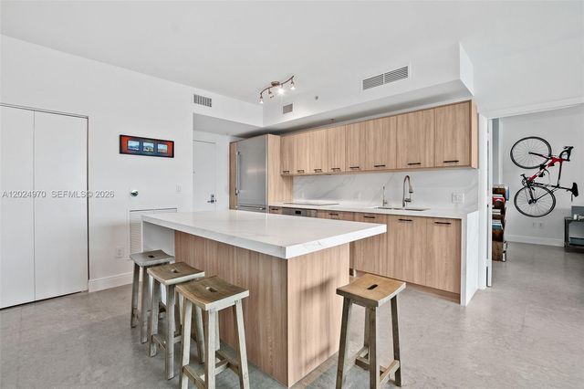 90 SW 3rd St 3810, Miami, FL 33130