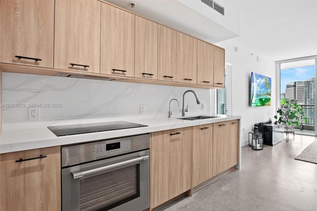 90 SW 3rd St 3810, Miami, FL 33130