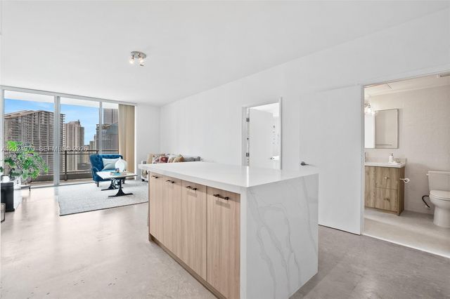 90 SW 3rd St 3810, Miami, FL 33130