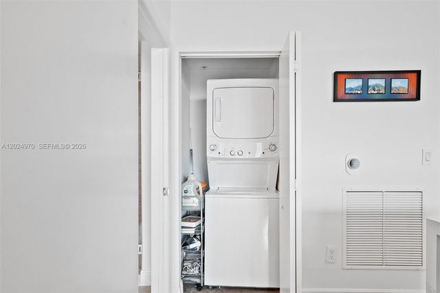 90 SW 3rd St 3810, Miami, FL 33130