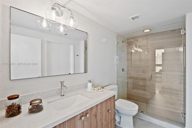 90 SW 3rd St 3810, Miami, FL 33130