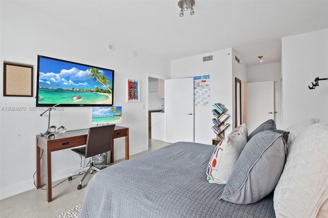 90 SW 3rd St 3810, Miami, FL 33130
