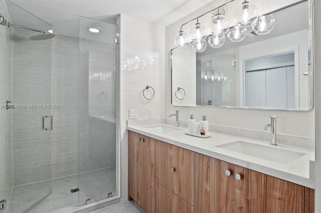 90 SW 3rd St 3810, Miami, FL 33130