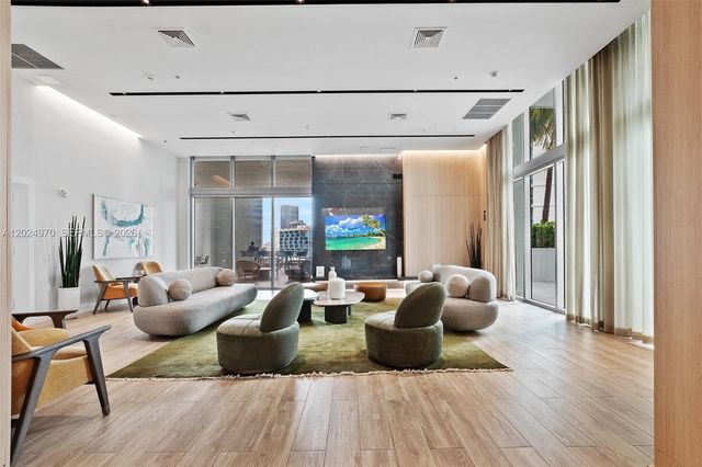 90 SW 3rd St 3810, Miami, FL 33130