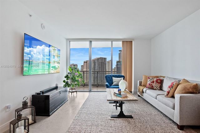 90 SW 3rd St 3810, Miami, FL 33130