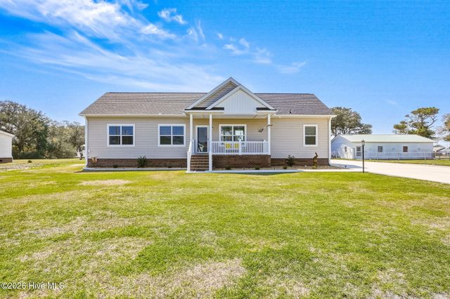 204 Nelson Street, Harkers Island, NC 28531