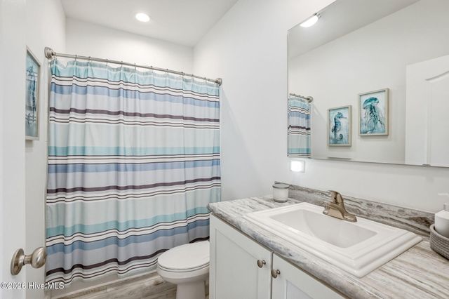 204 Nelson Street, Harkers Island, NC 28531