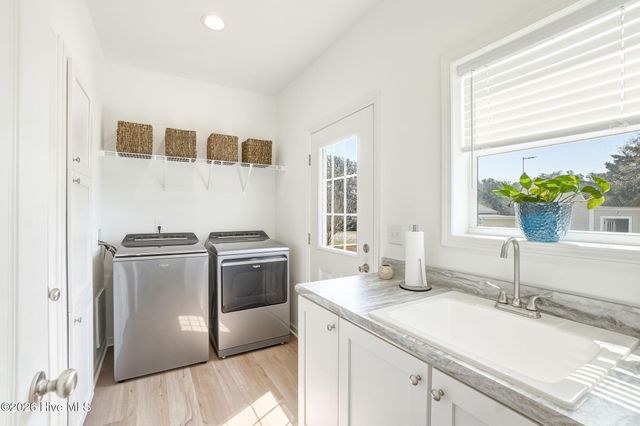 204 Nelson Street, Harkers Island, NC 28531