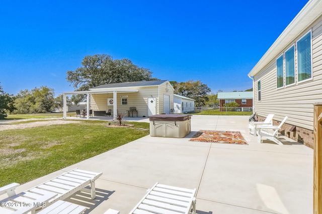 204 Nelson Street, Harkers Island, NC 28531