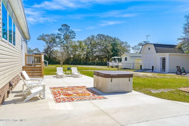 204 Nelson Street, Harkers Island, NC 28531