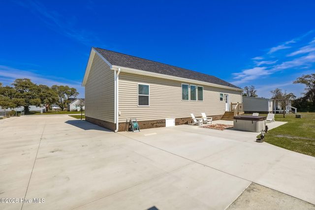 204 Nelson Street, Harkers Island, NC 28531