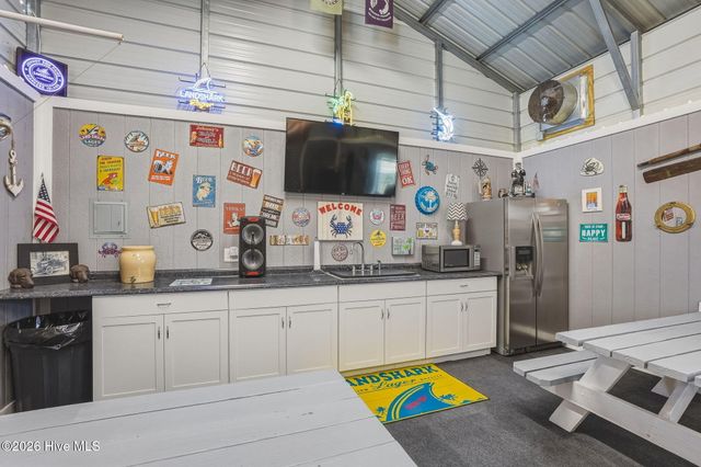 204 Nelson Street, Harkers Island, NC 28531