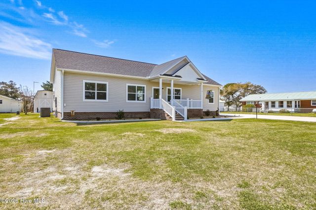 204 Nelson Street, Harkers Island, NC 28531