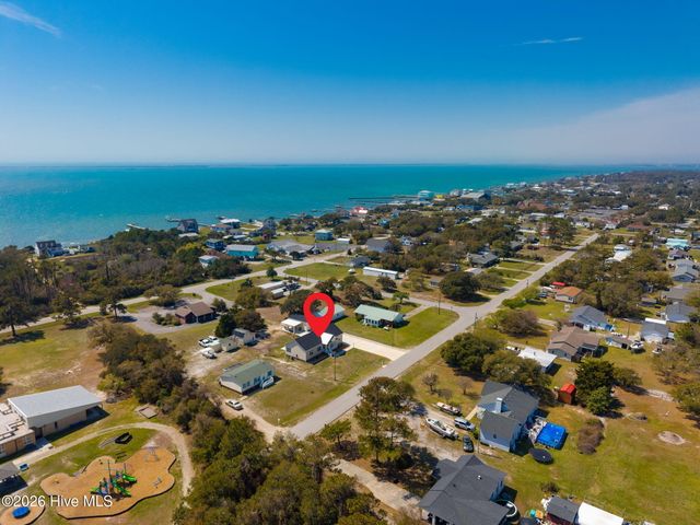 204 Nelson Street, Harkers Island, NC 28531