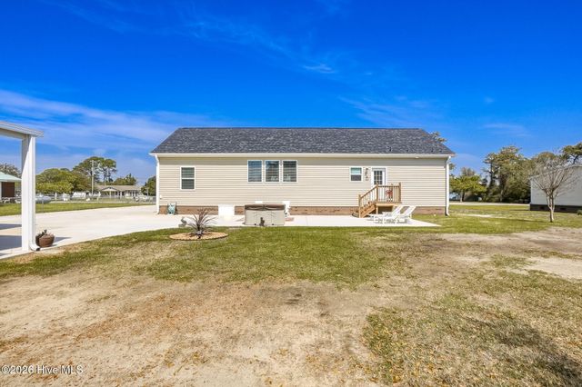 204 Nelson Street, Harkers Island, NC 28531