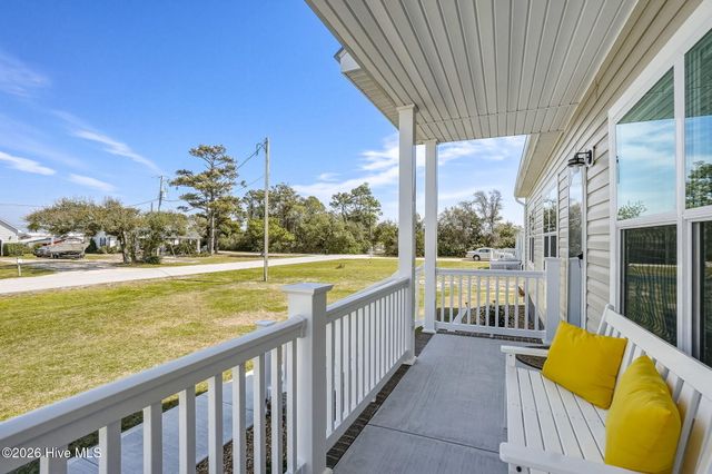 204 Nelson Street, Harkers Island, NC 28531