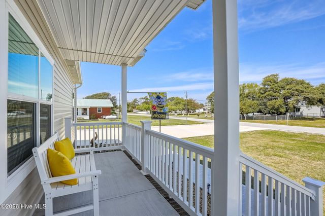 204 Nelson Street, Harkers Island, NC 28531