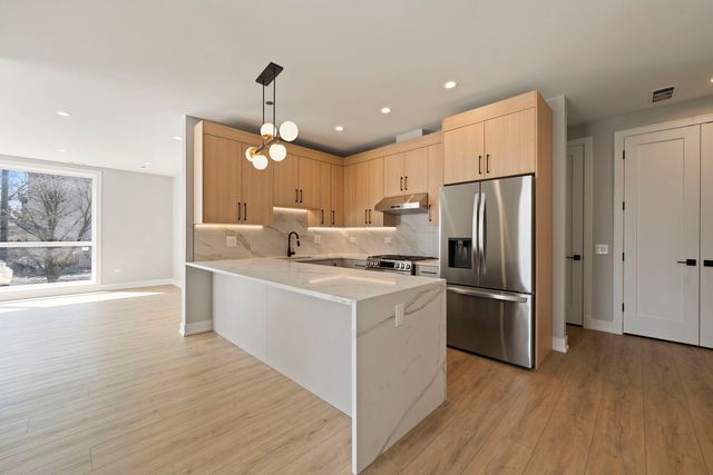 2354 W Polk Street 304, Chicago, IL 60612