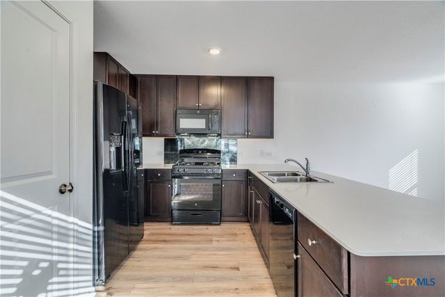 41 Trinity Circle, Lockhart, TX 78644