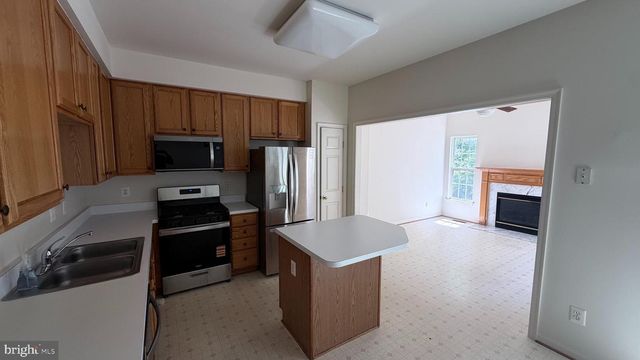 13643 SAINT JOHNS WOOD PL, Herndon, VA 20171