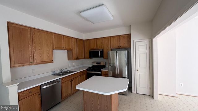 13643 SAINT JOHNS WOOD PL, Herndon, VA 20171